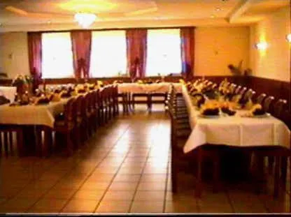 Restaurant Zur Krone 招待所